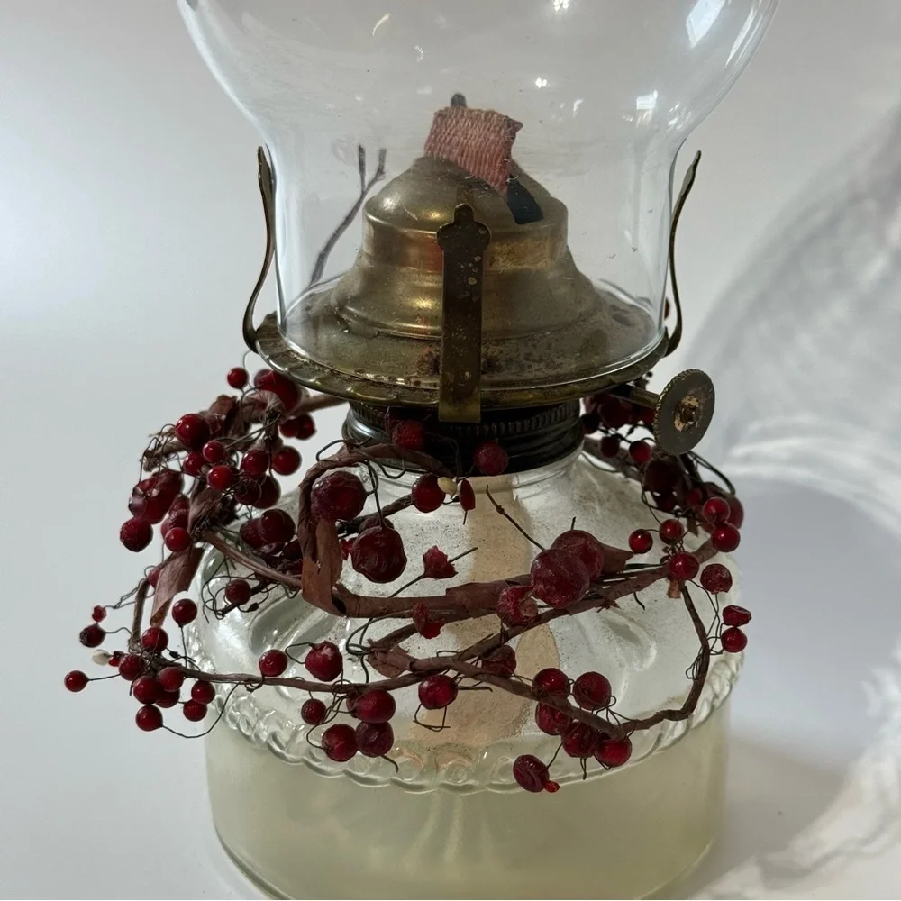 Vintage Eagle Oil Lamp Clear w/ Chimney Shade